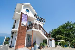 Yeosu Carp Island Pension,Near Manseongni Black Sand Beach,3 star