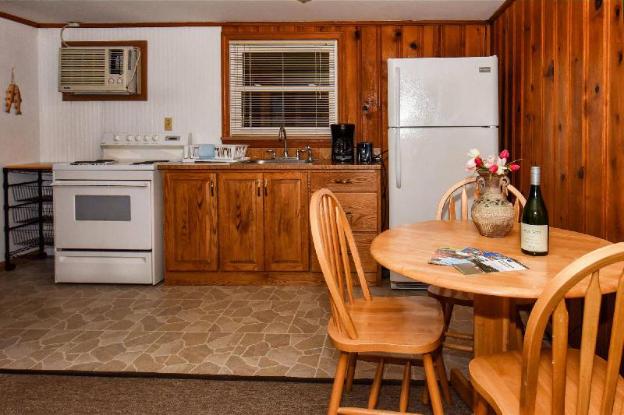 Snug Harbor Marina And Hotel,Chincoteague Island>>Chincoteague,3 star