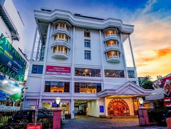 Hotel Abad Plaza,Shenoys,3 star