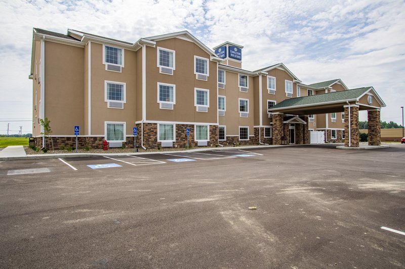 Cobblestone Hotel & Suites - Orrville,Barberton>>Akron,3 star