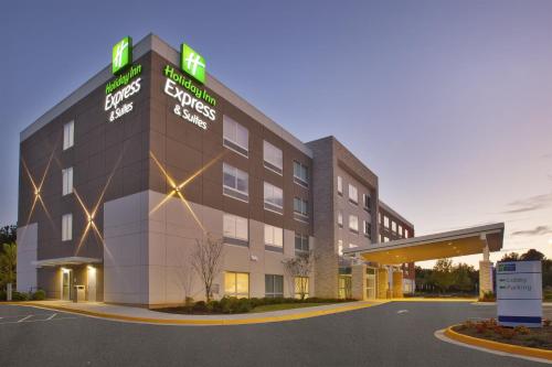 Holiday Inn Express & Suites South Hill By Ihg,Lawrenceville>>La Crosse,3 star