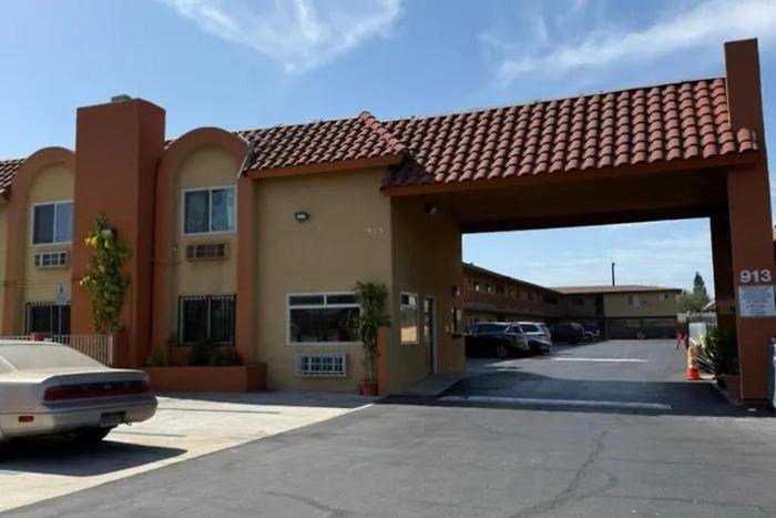 robinhood motel anaheim west