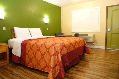 room-image