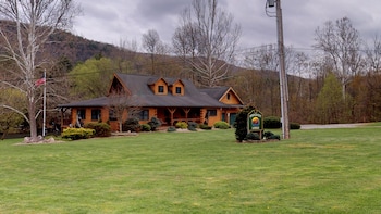 Rough Cut Lodge,Galeton>>Gaines,3 star