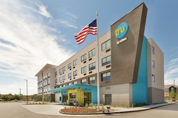 tru by hilton meridian boise west id