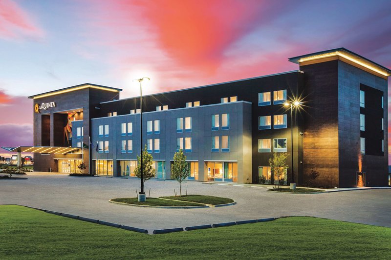 la quinta inn and suites by wyndham wichita northeast