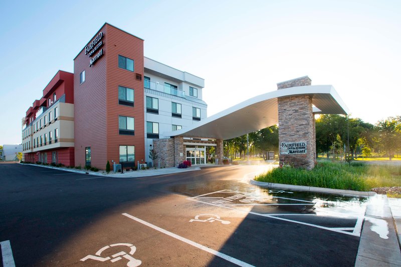 fairfield inn and suites by marriott detroit lakes