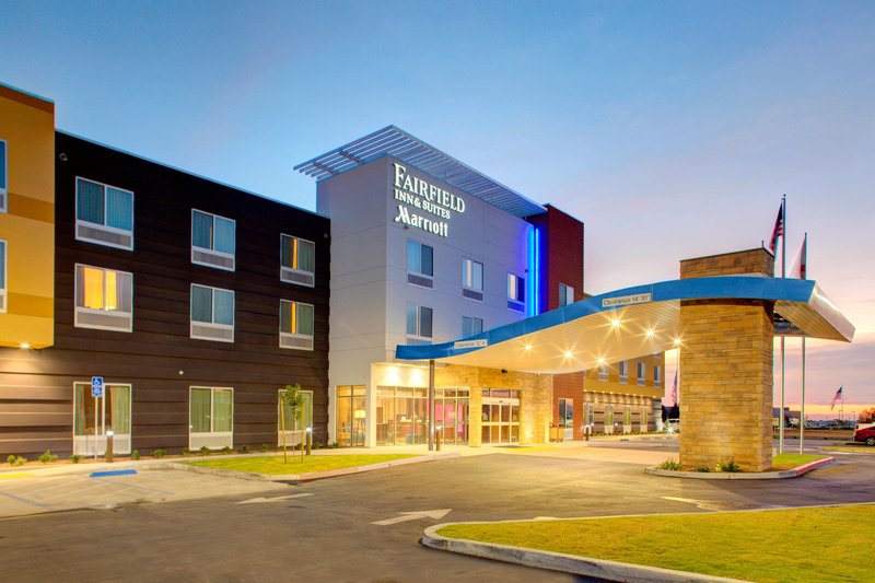fairfield inn and suites by marriott bakersfield north airport
