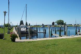 Lakeside Motor Inn