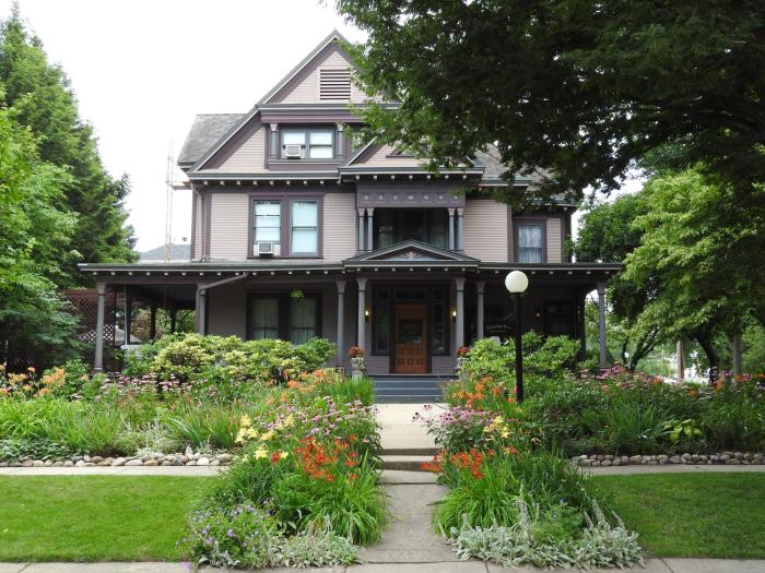 champaign garden inn