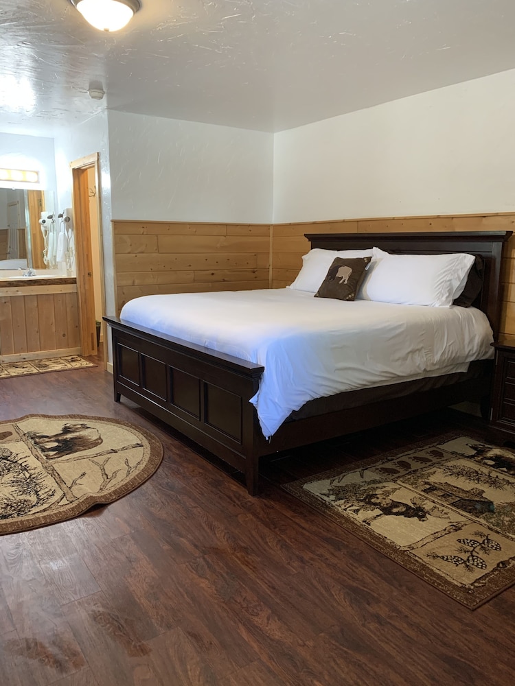 Chinook Winds Lodge