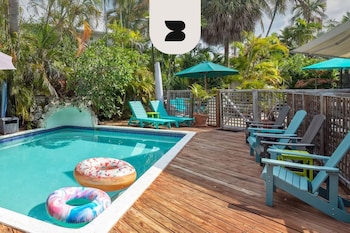 Sunnyside Up By Brightwild Pool Parking,Farara Shores>>Key Colony Beach,3 star
