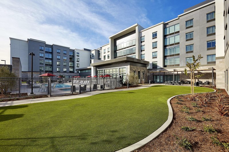 hampton inn long beach airport