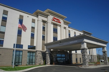 Hampton Inn & Suites Forest City,Hendersonville>>Forest City,3 star