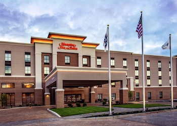 Hampton Inn & Suites Foxborough/Mansfield,Chartley>>Boston,3 star