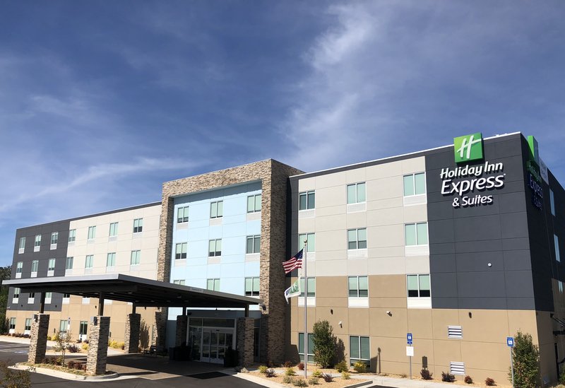 holiday inn express and suites macon north
