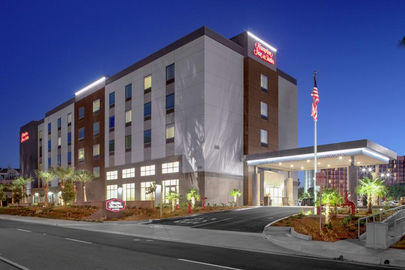 hampton inn and suites irvine orange county airport