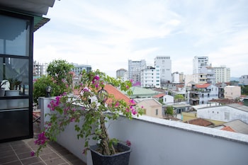 poetic hue hotel