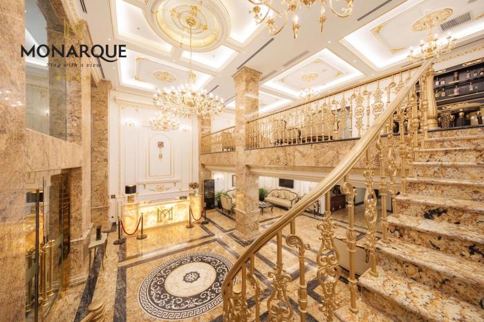 monarque hotel