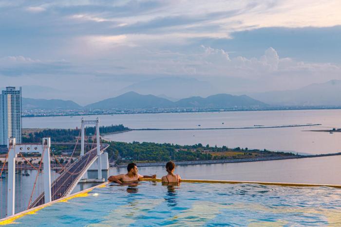 wyndham danang golden bay