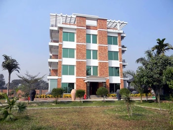 Shaira Garden Resort,Narayanganj>>Dhaka,4 star