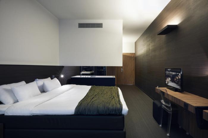 Carbon Hotel - Different Hotels