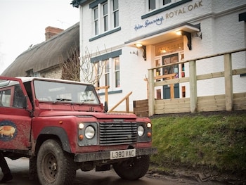 Helen Browning's Royal Oak,Carterton>>Ashbury,2.5 star