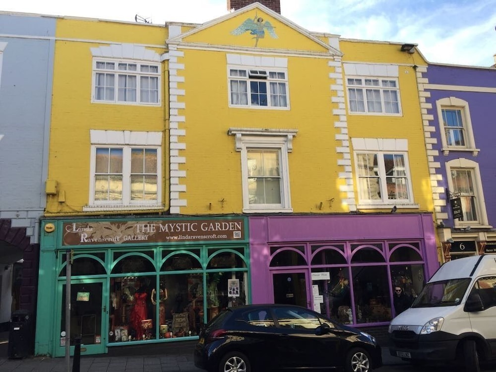 8 owls bandb