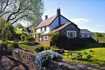 the greyhound inn and hotel