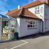 Black Bull Inn,East Halton>>Broughton,3 star