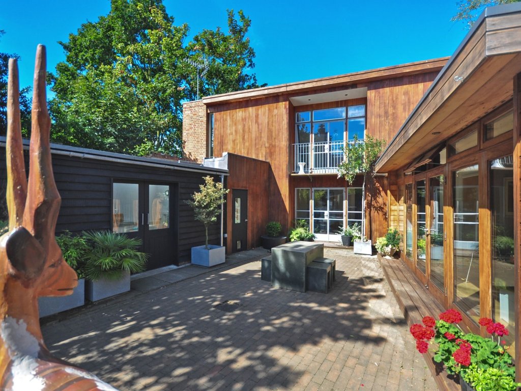 Cedar House At The Old Fire Station,Kent>>Canterbury,4 star