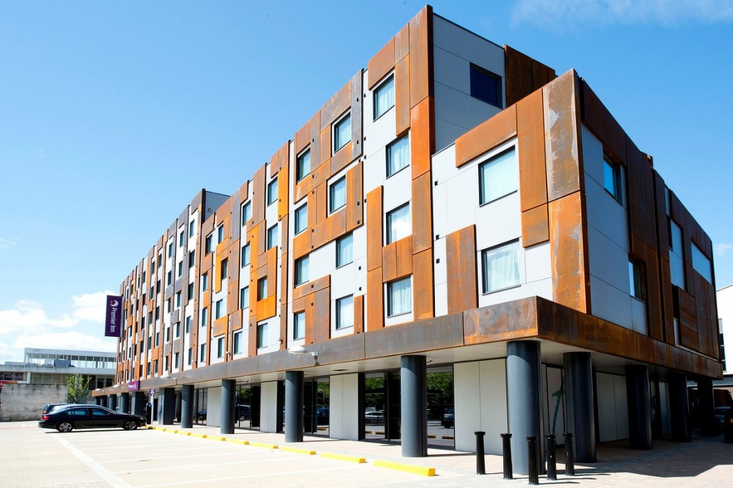 premier inn milton keynes central theatre district