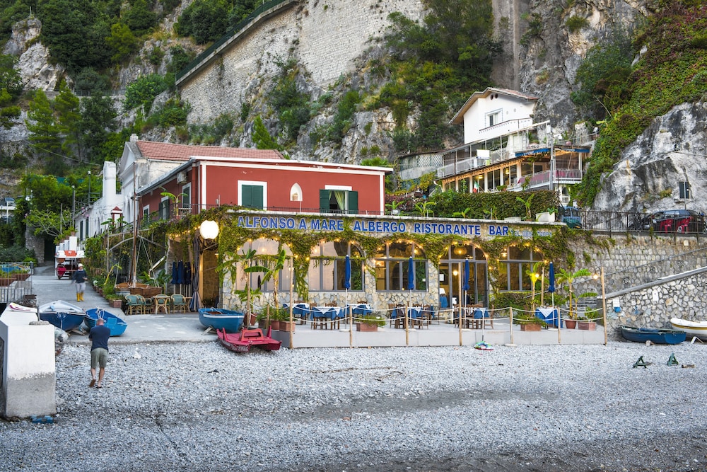 Alfonso A Mare,Near Emerald Grotto,3 star