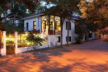 orhan kutbayin evi turyolu cafe pansiyon