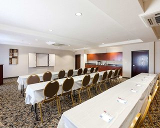 comfort suites university