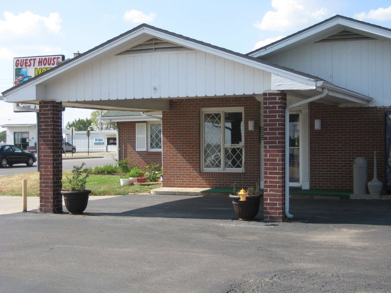 Guest House Motel,Chanute>>Allen County,2 star