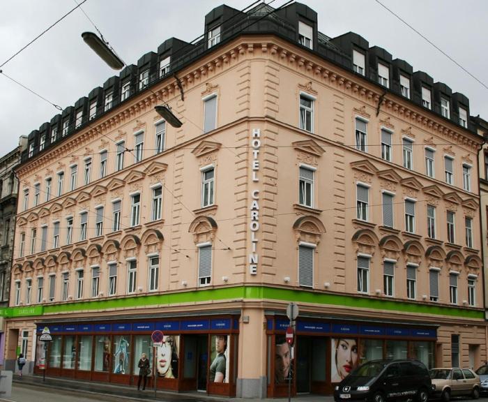 hotel caroline