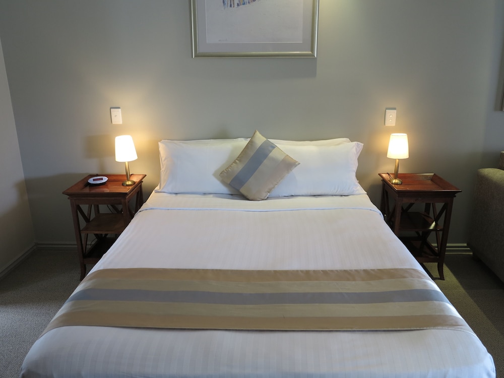 Shangri La Gardens,Bald Hills>>Ashgrove,4 star