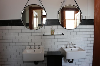 Guildford Hotel,Blaxcell>>Arncliffe,3 star