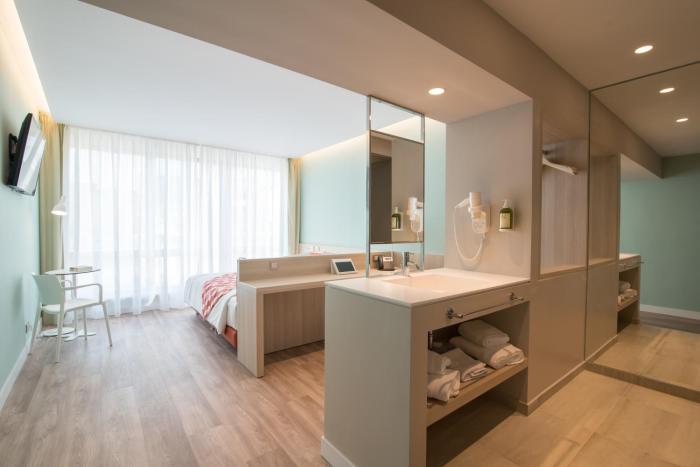 casual kubic athens hotel