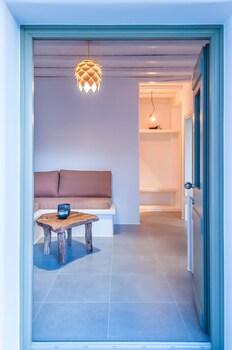 Vilos Suites,Apollonia>>Adamas,4 star