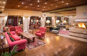 country club hotel and suites