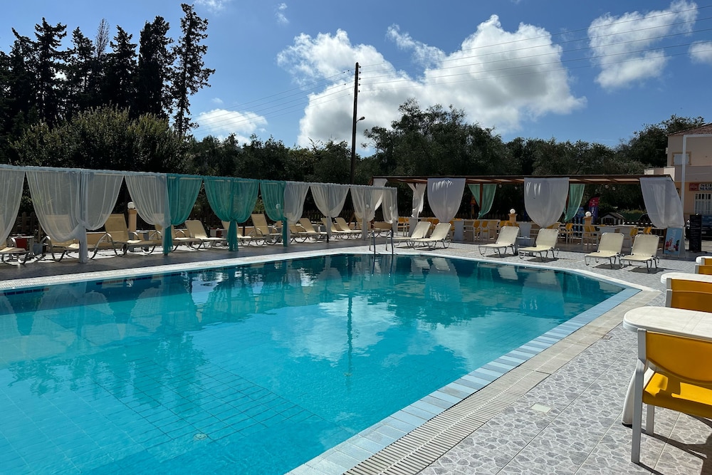 Sandy Beach Studios,Kavos>>Corfu,2 star