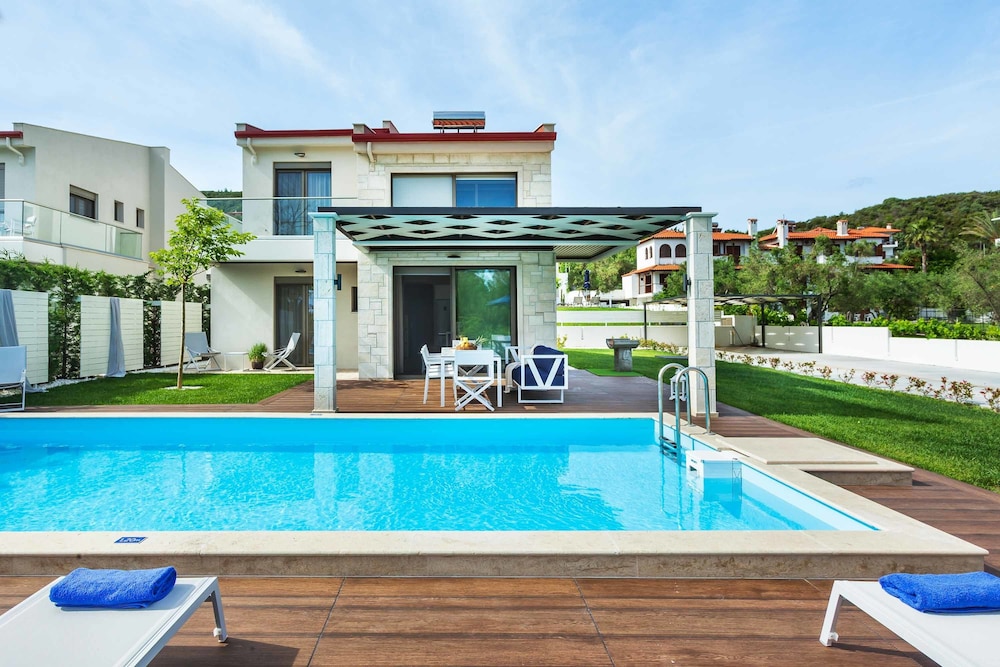 w villas halkidiki