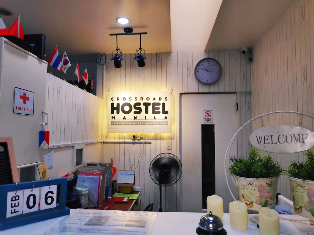 crossroads hostel manila