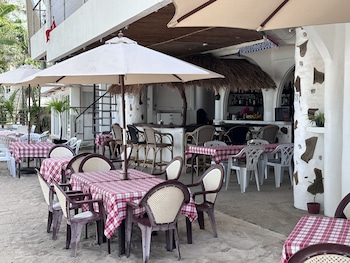 Sundown Resort And Austrian Pension House,Boracay>>Balabag,3 star