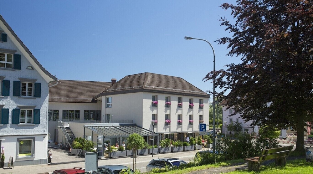 Hotel Hecht,Rheineck>>Altenrhein Airport,2 star