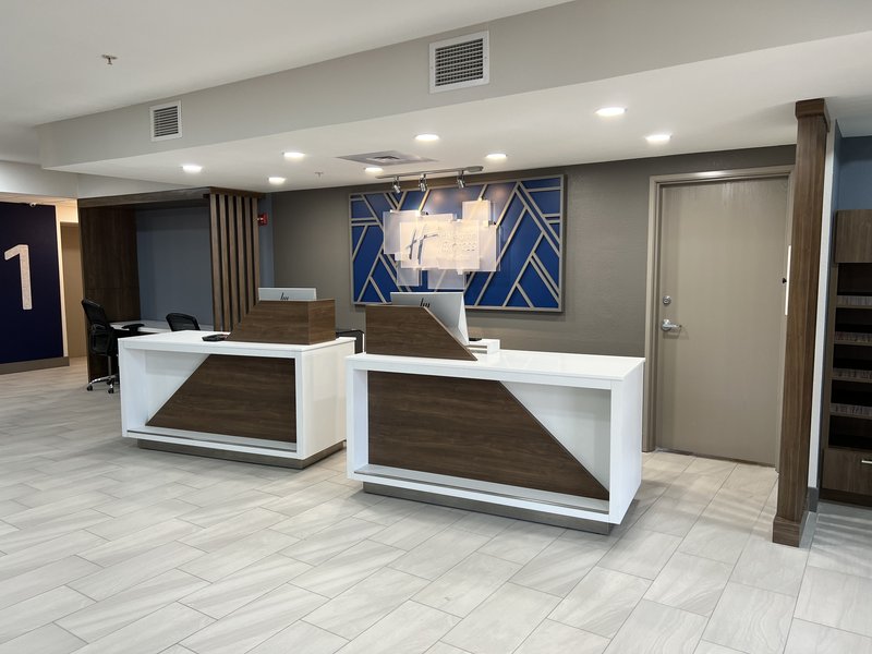 Holiday Inn Express Wichita North - Park City,Sedgwick>>Park City,2.5 star