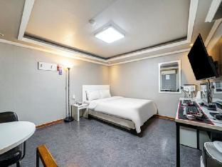 grim hotel