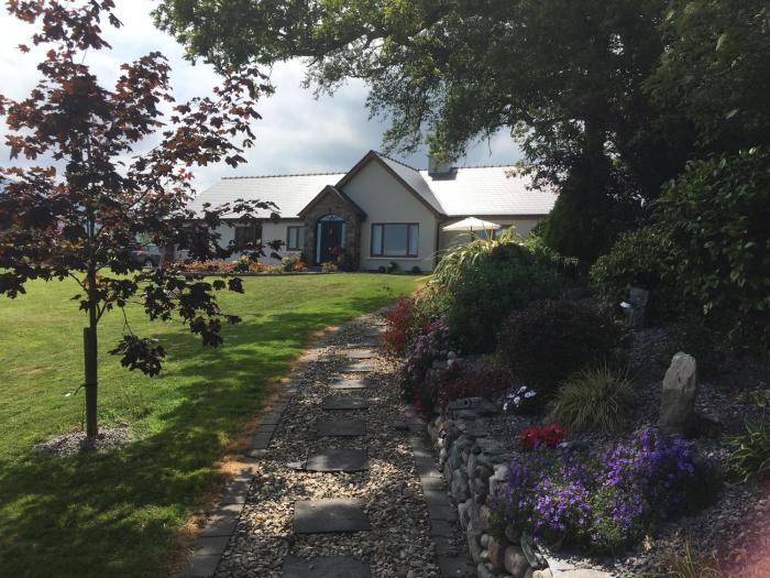 Farmstead Lodge,County Kerry>>Beaufort,3 star